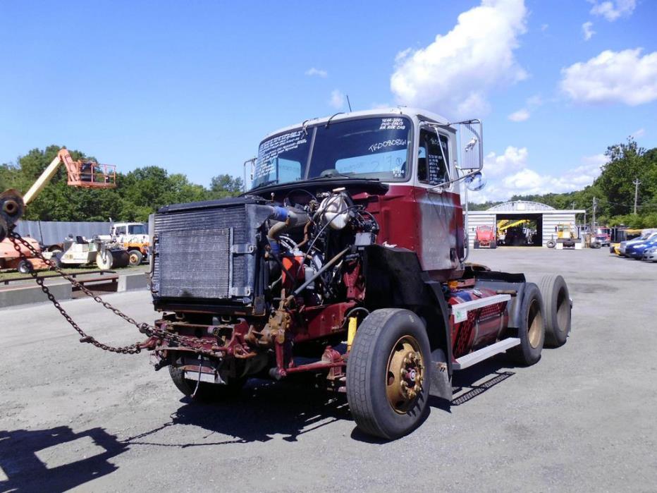 2001 Mack Ch613  Salvage Truck