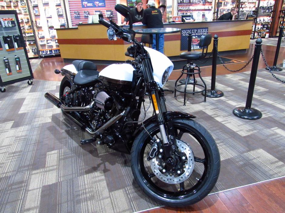 2016  Harley-Davidson  CVO™ Pro Street Breakout