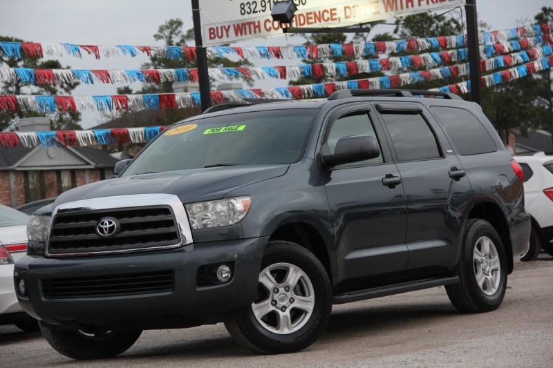 2010 Toyota Sequoia RWD SR5 Automatic Sunroof Towing PKG Bluetooth Fag Lamps Only 90K Miles WE FINAN