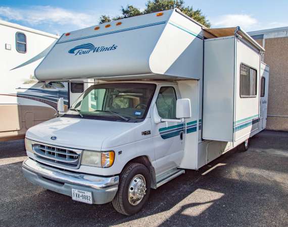 1999  Four Winds Intl.  31S