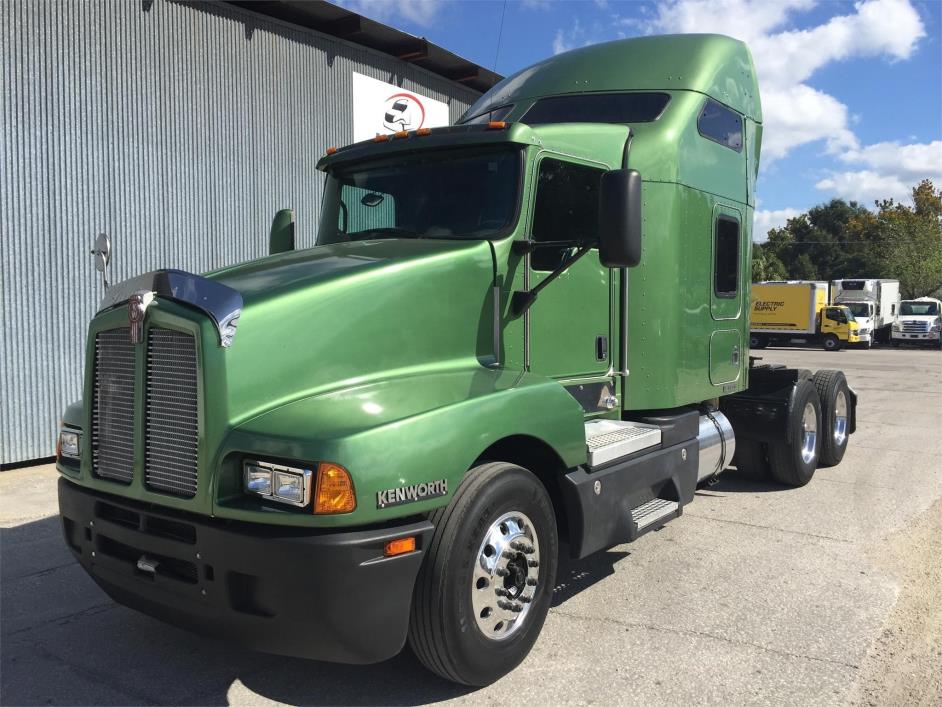 2007 Kenworth T600  Conventional - Sleeper Truck