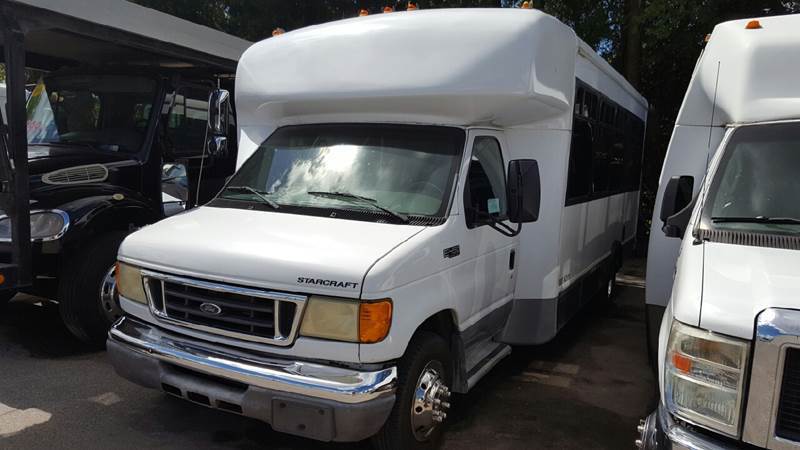 2004 Ford F450  Bus