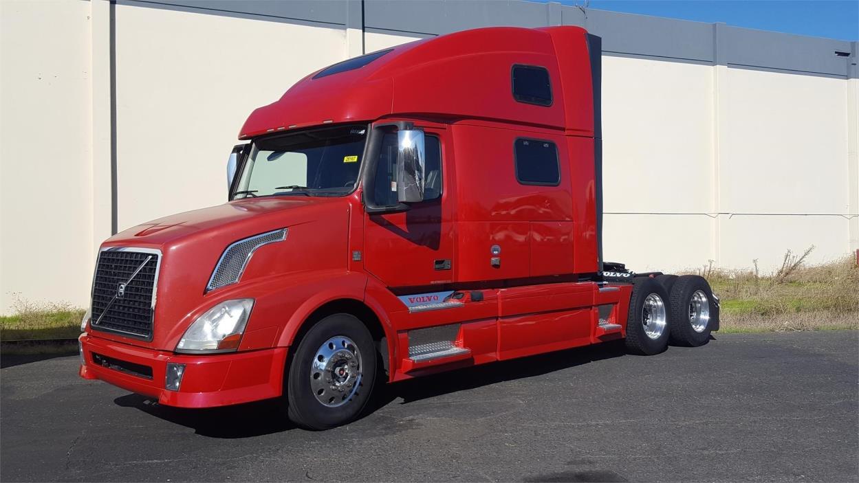 2014 Volvo Vnl  Conventional - Sleeper Truck