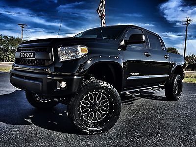 2016 Toyota Tundra  BLACKOUT*CREWMAX*4X4*V8*LEATHER*7