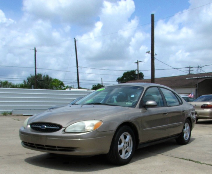 2003 Ford Taurus 4dr Sdn SES Standard
