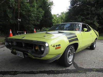 1972 Plymouth Road Runner  1972 Plymouth Road Runner 440 big block with 4 speed Hurst Pistol Grip