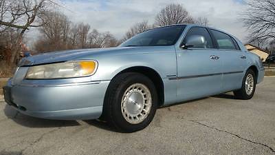 1998 Lincoln Town Car EXECUTIVE 1998 LINCOLN TOWN CAR EXECUTIVE LUXURY ***ONE OWNER***LOWER MILES V8 4.6 98