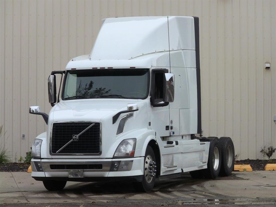 2013 Volvo Vnl64t630  Conventional - Sleeper Truck