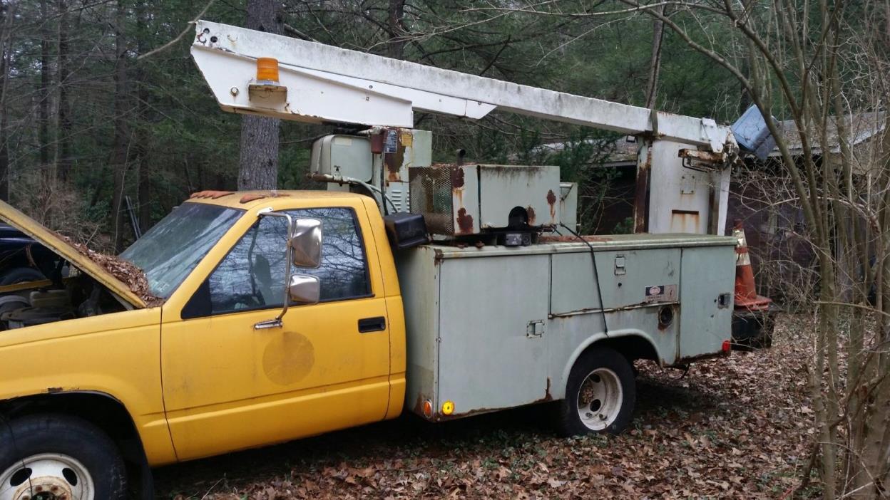 1991 GMC Sierra 3500  1991 GMC Sierra 3500 Bucket Truck with Utility Body