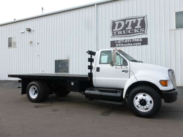 2004 Ford F-750  Flatbed Truck