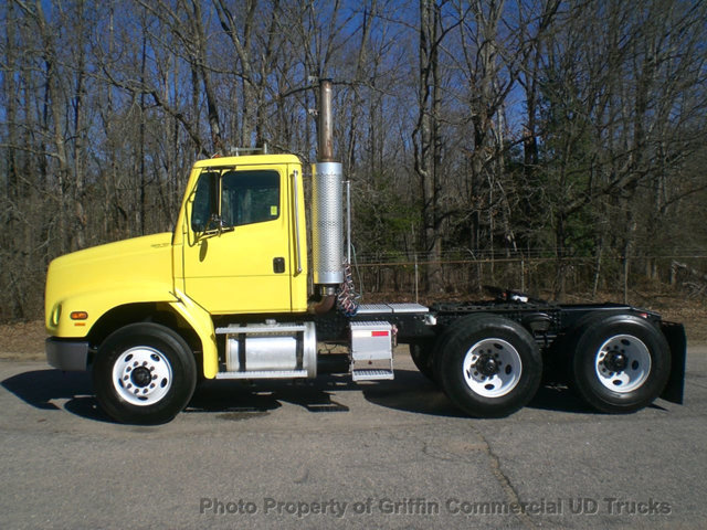 2004 Freightliner Tandem Tractor Just 47k Actual Miles!! O  Conventional - Day Cab