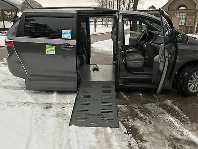 2015 Toyota Sienna XLE Mini Passenger Van 4-Door Braunability Handicap Wheelchair Access Side Ramp Power XLE Nav Lthr BSM