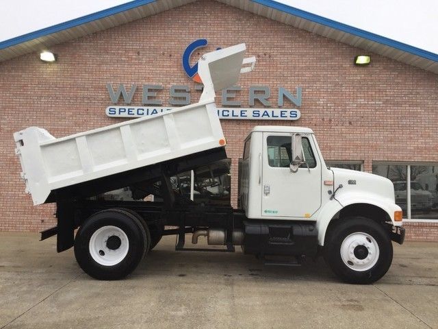 1999 International 4700  Dump Truck