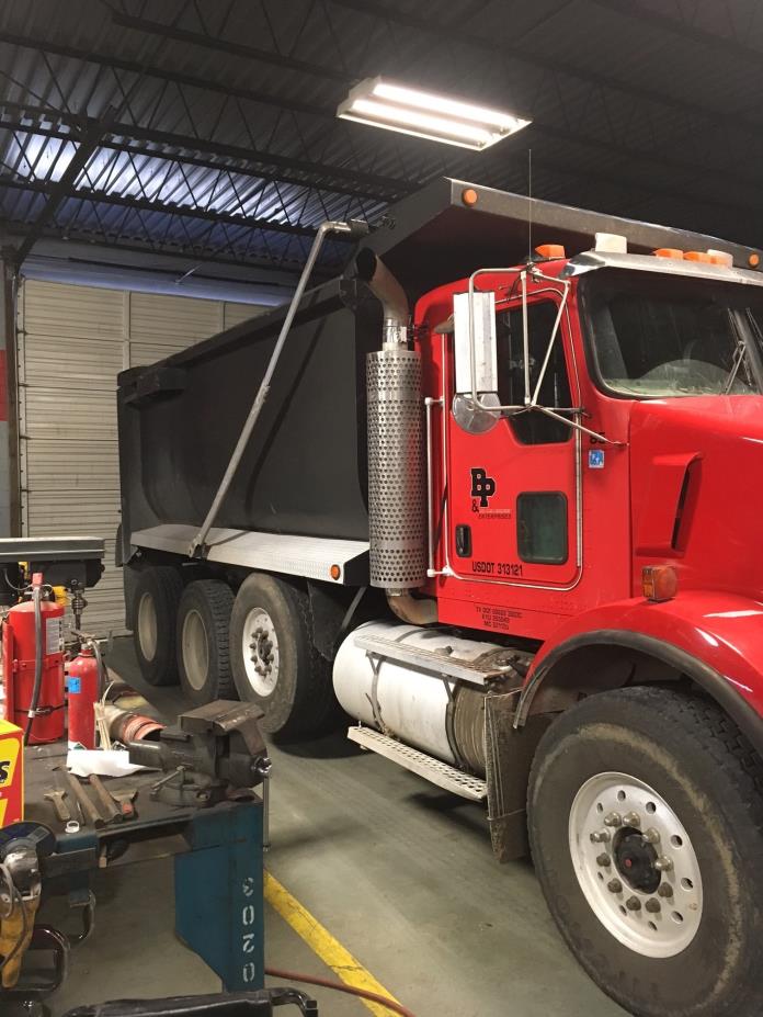 2003 Kenworth T800  Dump Truck