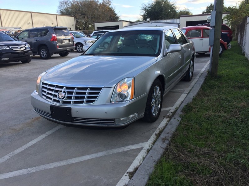 2008 Cadillac DTS 4dr Sdn w/1SA