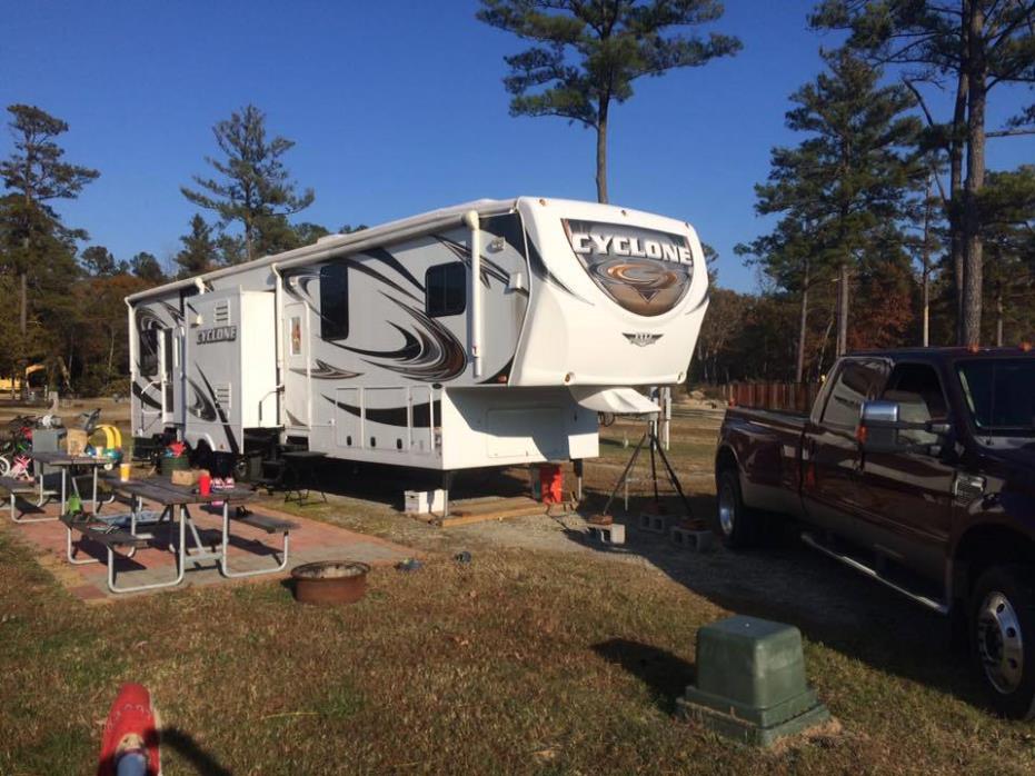 2013 Heartland CYCLONE 4100 KING