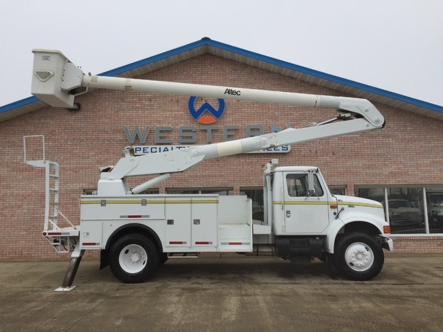 2000 International 4700  Bucket Truck - Boom Truck