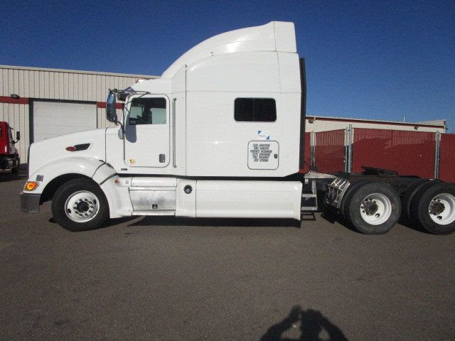 2012 Peterbilt 386  Conventional - Sleeper Truck