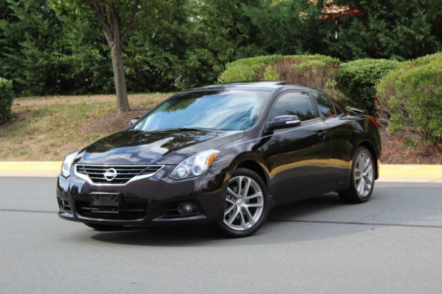 2010 Nissan Altima 3.5 SR CVT Coupe