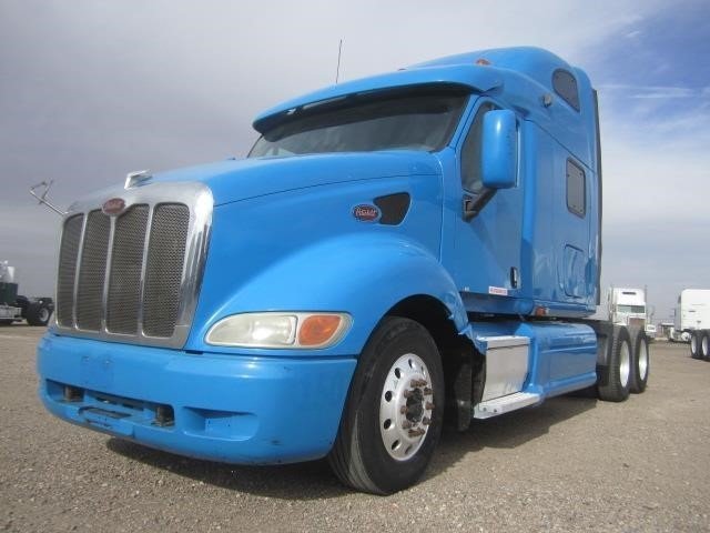 2006 Peterbilt 387  Conventional - Sleeper Truck