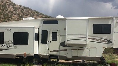 Amazing Fully Contained 5th Wheel 1.5 bath & 2 Fireplaces!