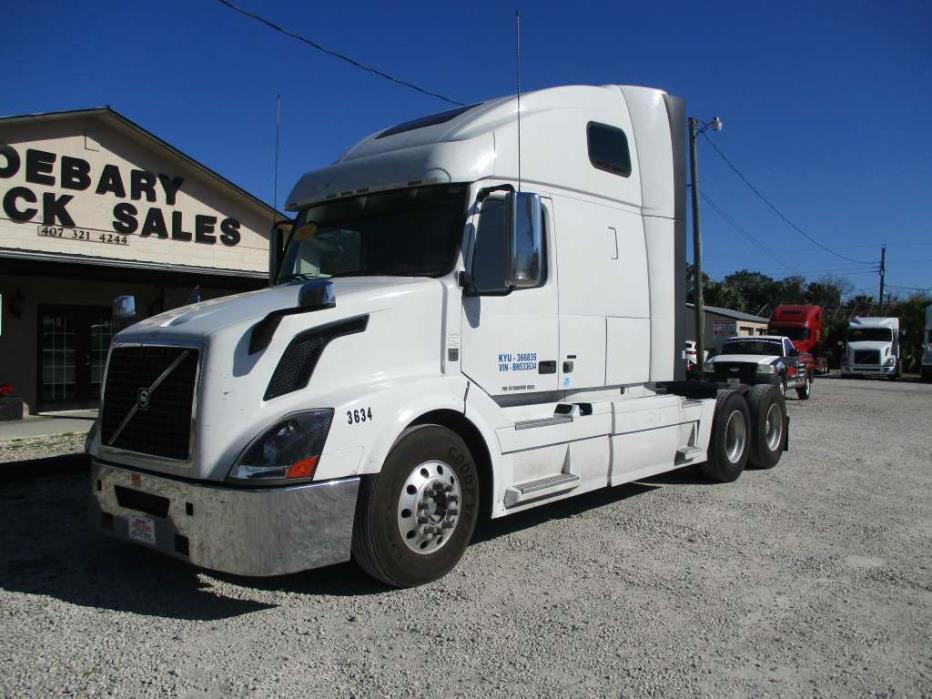 2011 Volvo Vnl670 Double Bunk Sleeper  Conventional - Sleeper Truck