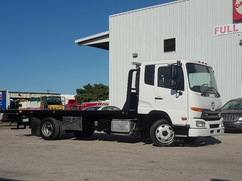2011 Ud 2000  Rollback Tow Truck