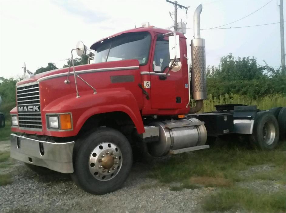 2006 Mack Chn613  Conventional - Day Cab