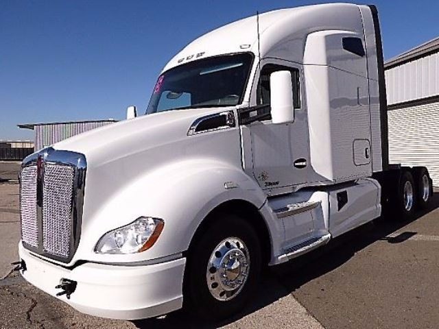 2015 Kenworth T680  Conventional - Sleeper Truck