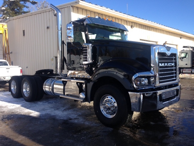 2017 Mack Td713  Conventional - Sleeper Truck