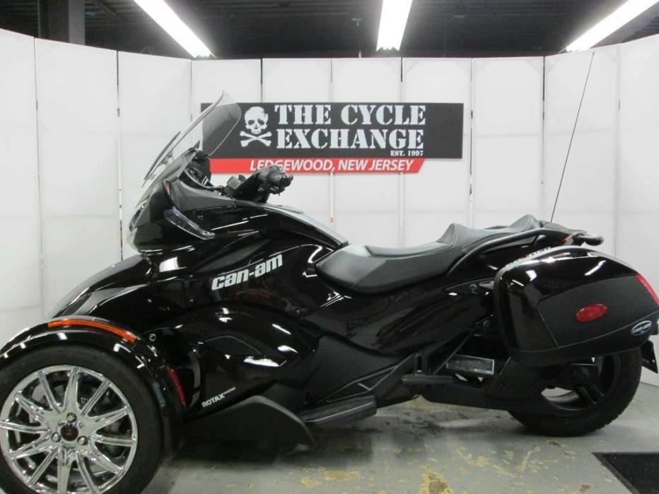 2016 Can-Am Spyder RT-S Special Series 6-Speed Semi-