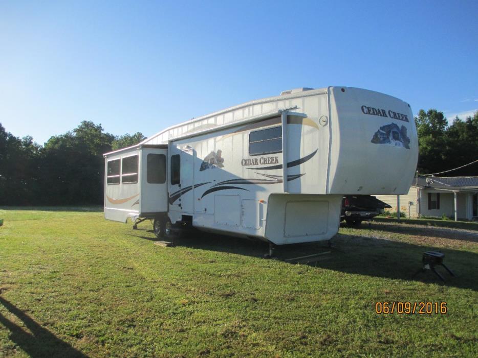 2010 Forest River CEDAR CREEK FIFTH WHEEL 36RE