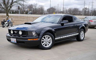2006 Ford Mustang  2006 Ford Mustang Coupe 5sp Black NICE! Low Miles!