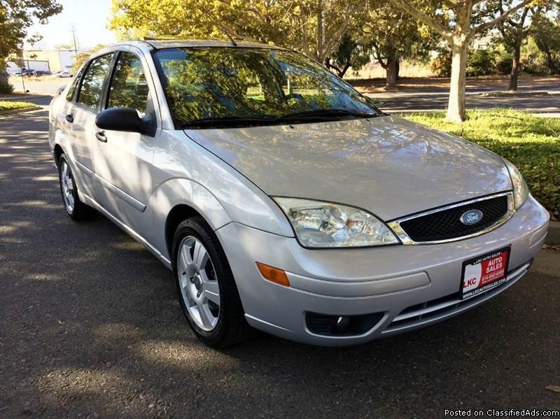 2005 Ford Focus Loaded ZX4 SES 104k miles (ONE OWNER).. CLEAN CARFAX ... 104000...