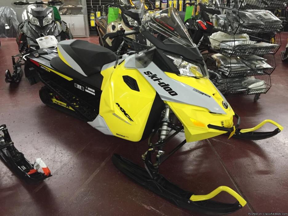 LIKE-NEW 2015 Ski-Doo MXZ TNT Rotax 800R E-TEC Snowmobile - only 400 miles,...