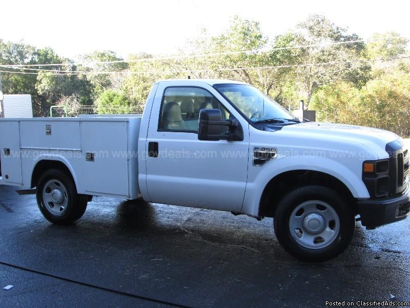 2008 Ford F-350 XL 2WD With Utility Bed