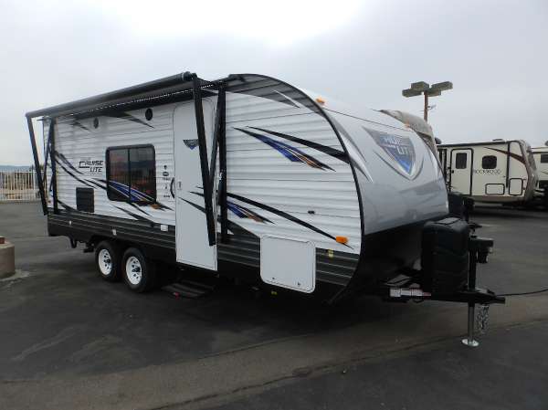 2017  Forest River  SALEM 201 BHXL  FRONT MURPHY BED  REAR CORNER BATHROOM  REAR DUAL BUNK BEDS  POWER AWNING  POWER STABILIZER JACKS  POWER TONGUE