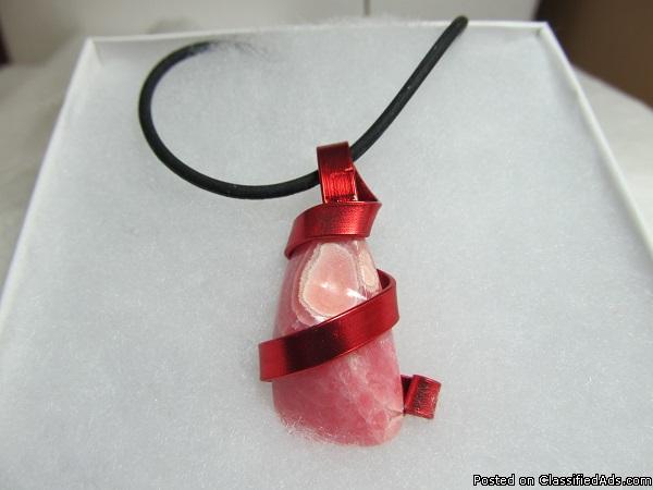 REd & pink pendant handmadein USA. (60)