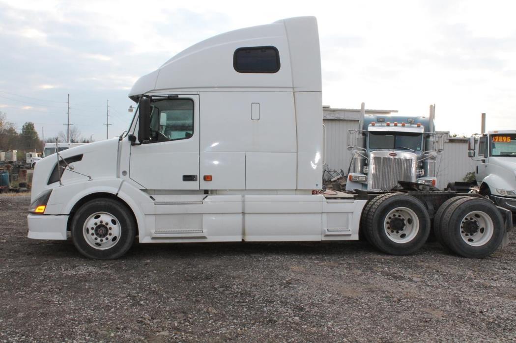 2007 Volvo Vnl  Conventional - Sleeper Truck