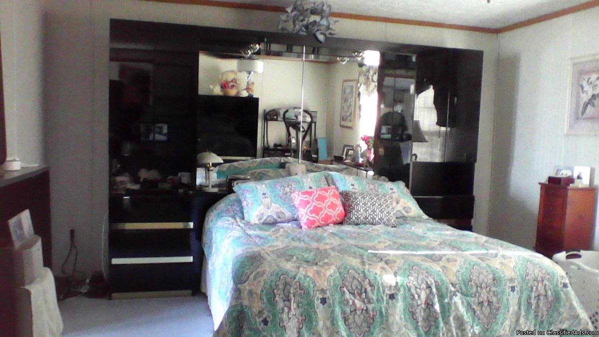 4 piece Queen Size Bedroom Set with Mattress and boxspring