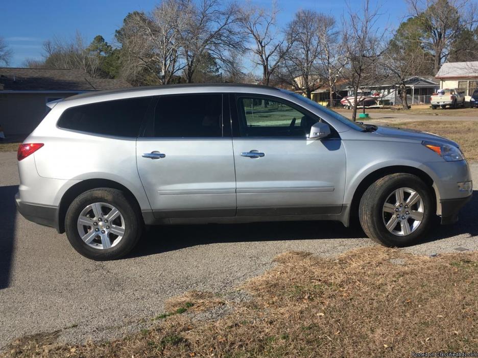 '12 Chevy Traverse LT AWD - Low Mileage!