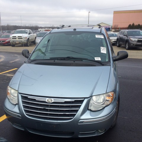 2005 Chrysler Town and Country Limited 4dr Extended Mini Van