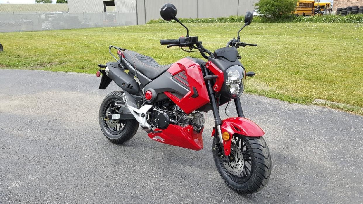 2016 Boom Trikes 125cc Vader Motorcycle Moped Scooter - Red
