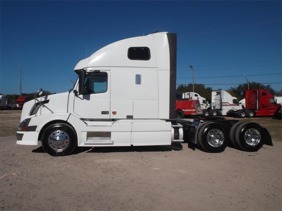 2006 Volvo Vnl64t660  Conventional - Sleeper Truck