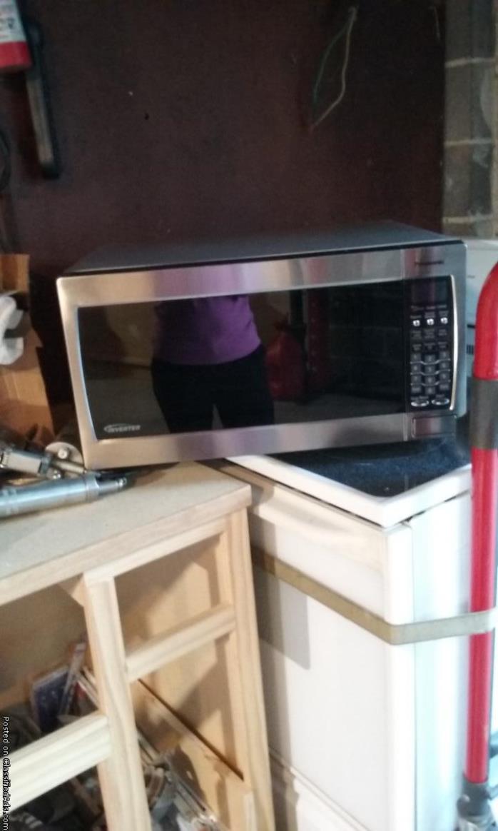 Magic Chef stove & Panasonic microwave for sale, 2