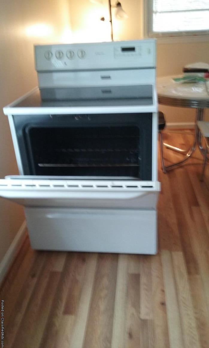 Magic Chef stove & Panasonic microwave for sale