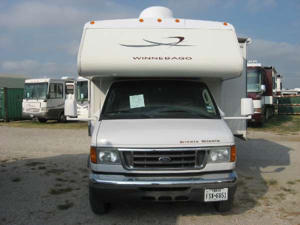 2005  Winnebago  MINNIE WINNIE 30V - FORD