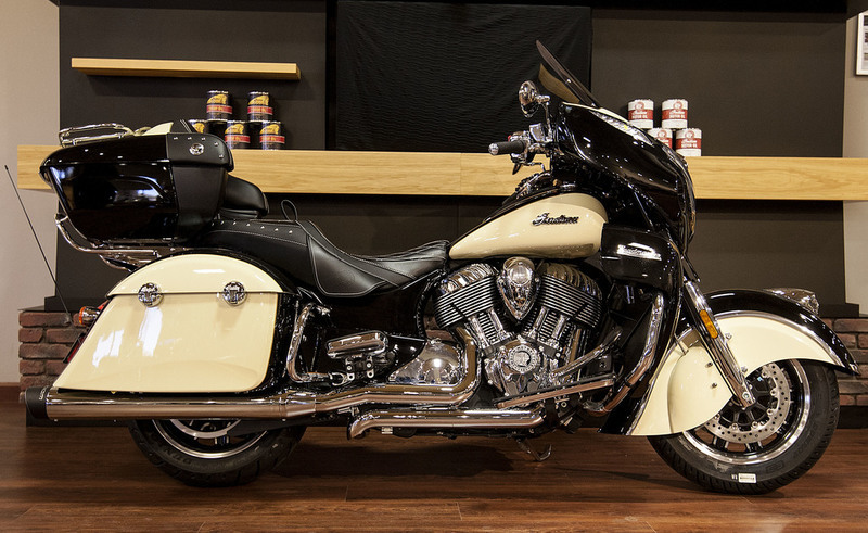 2017 Indian Roadmaster Thunder Black Over Ivory Crea