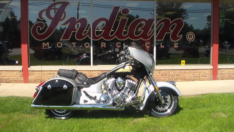 2017 Indian Chieftain Star Silver Over Thunder Black