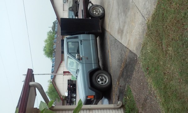 1990 Jeep Comanche  Flat bed Truck